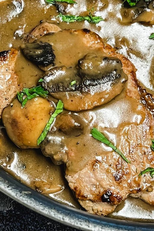 Sizzling Skillet Steak with Mushroom Gravy