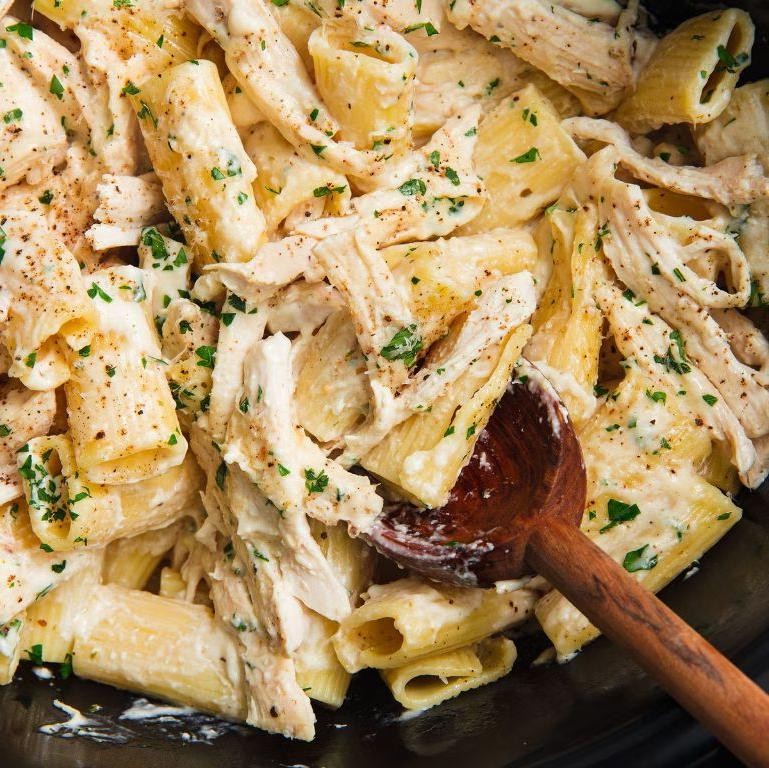Slow Cooker Chicken Alfredo Pasta