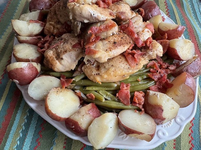 Slow Cooker Chicken Legs with Green Beans and Bacon