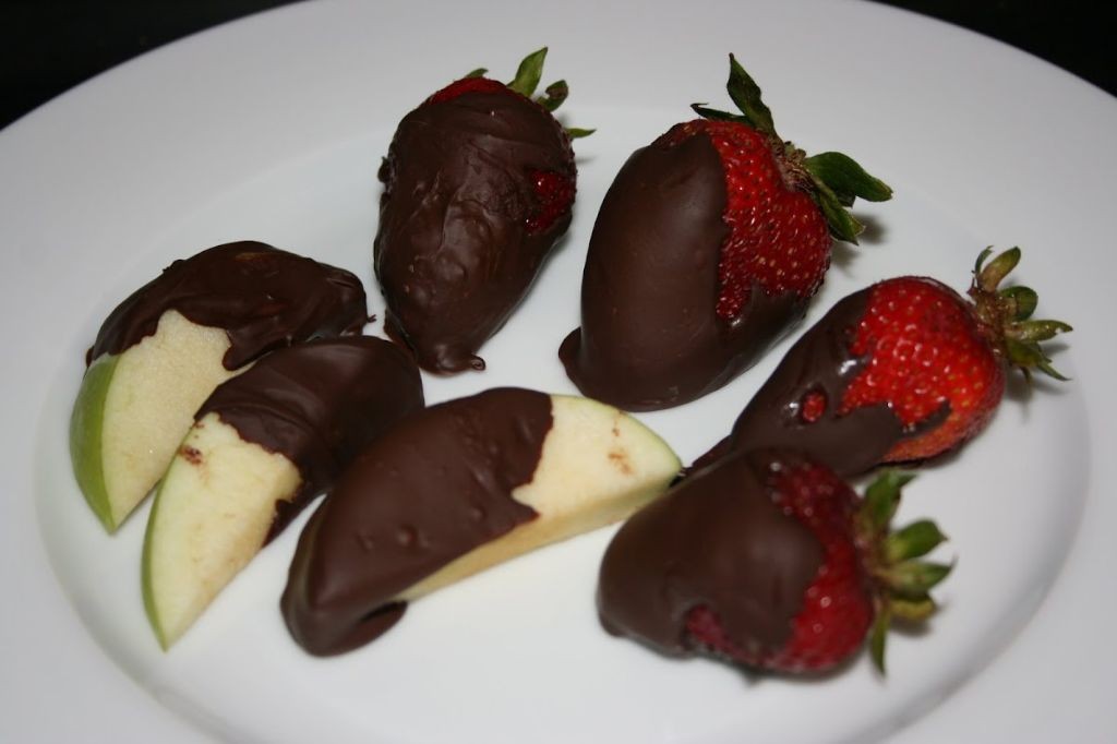 Slow Cooker Chocolate Covered Strawberries