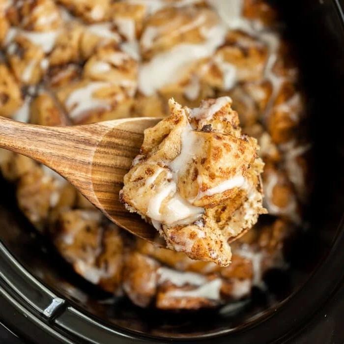 Slow Cooker Cinnamon Roll Casserole