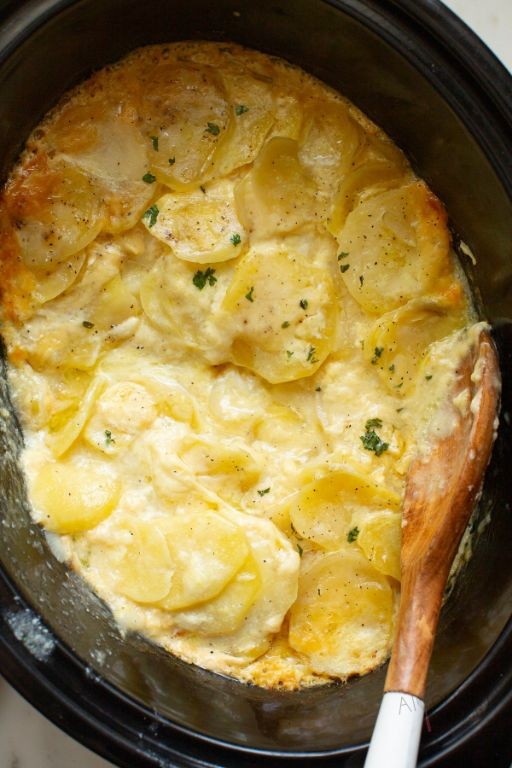 Slow Cooker Scalloped Potatoes