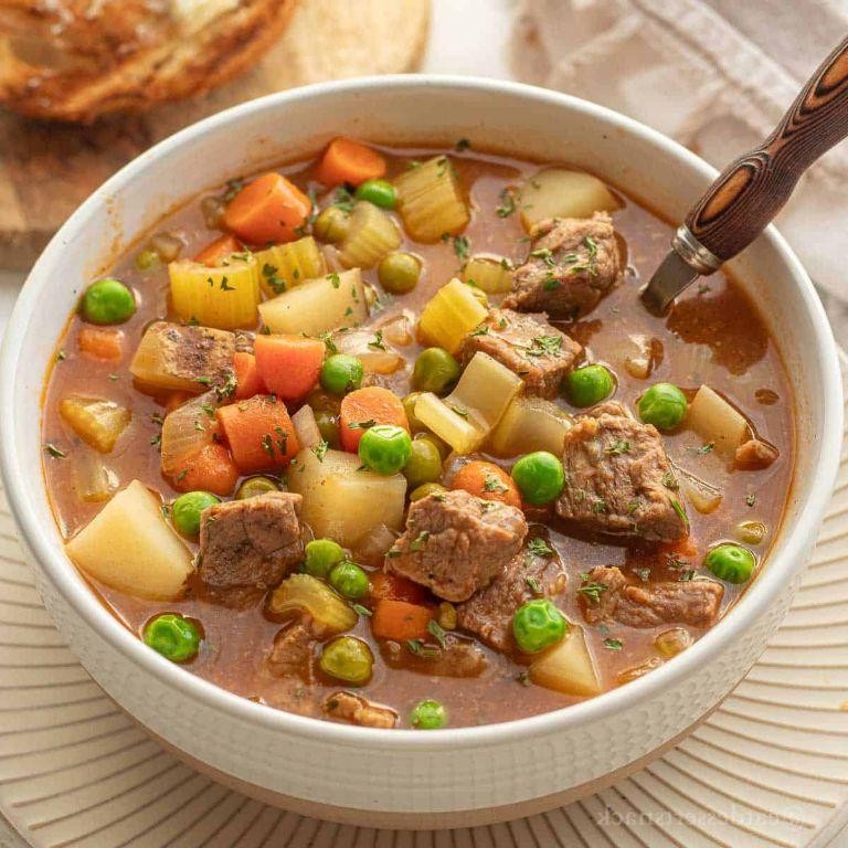 Slow Cooker Steak and Vegetable Soup