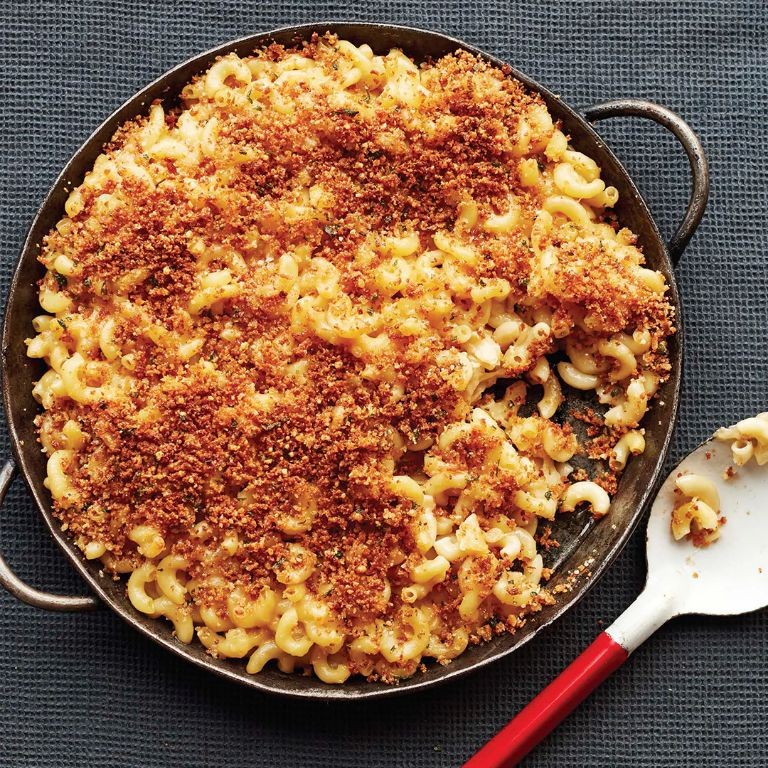 Smoked Gouda and Caramelized Onion Mac and Cheese