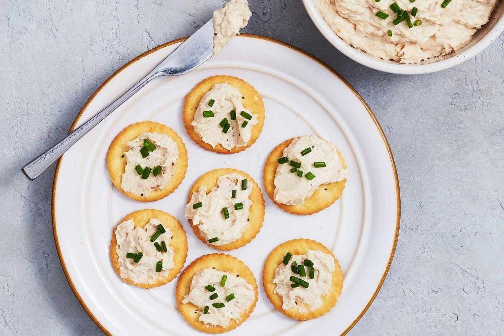Smoked Herring Pâté with Crackers