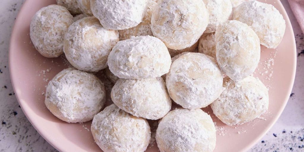 Snowball Cookies with Powdered Sugar