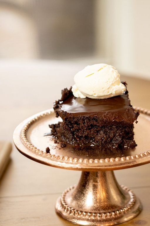 Sokolatina: Rich Greek Chocolate Cake