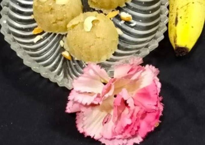 Sooji Ka Halwa with Bananas and Honey