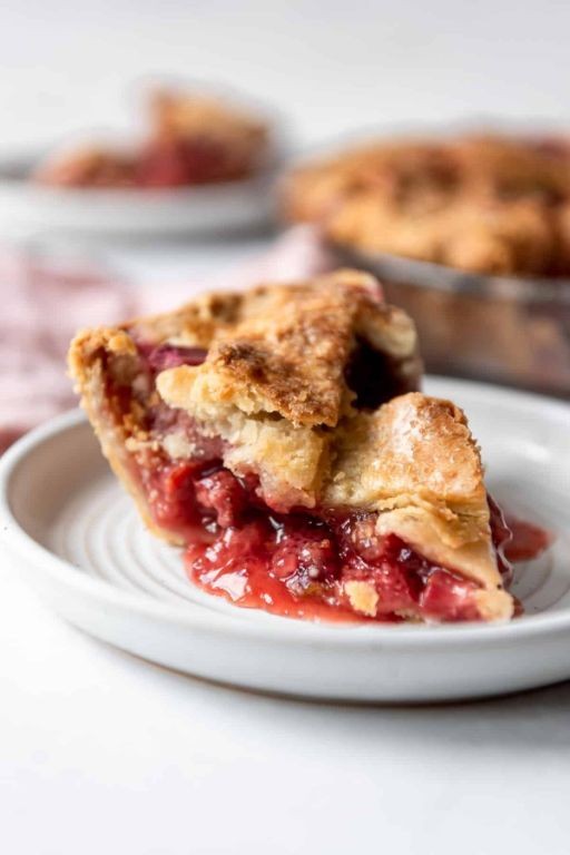 Southern Strawberry Rhubarb Pie