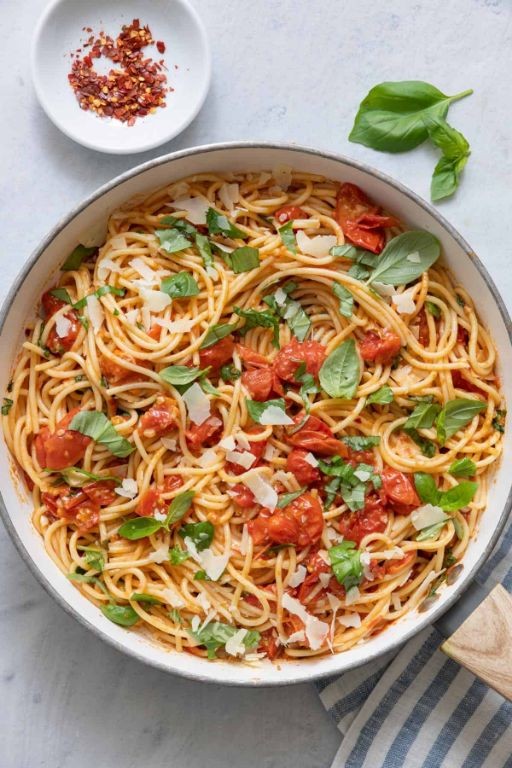 Spaghetti with Basil and Cherry Tomatoes