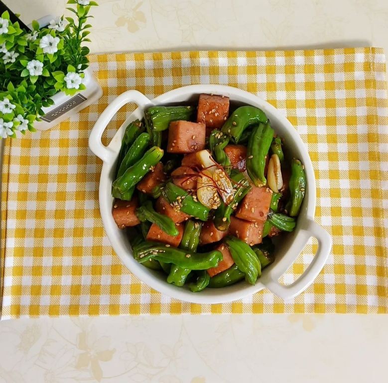Spam Stir-Fry with Garlic and Chili