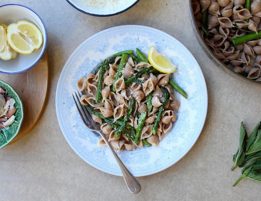 Spelt Pasta with Asparagus and Lemon Garlic Sauce
