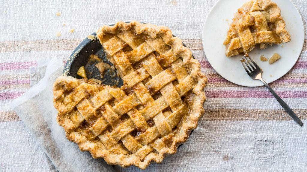 Spiced Apple Pie with Cinnamon