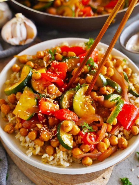 Spicy Zucchini and Chickpea Stir-Fry