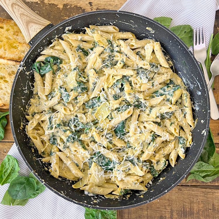 Spinach and Artichoke Creamy Pasta