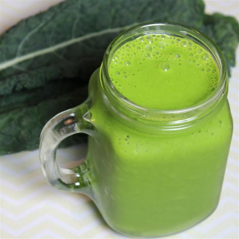 Spinach and Kale Smoothie with Chia Seeds