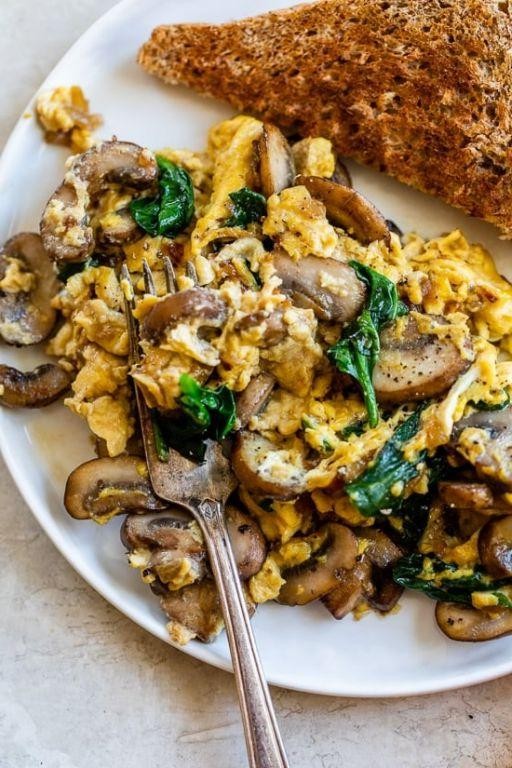 Spinach and Mushroom Egg White Scramble