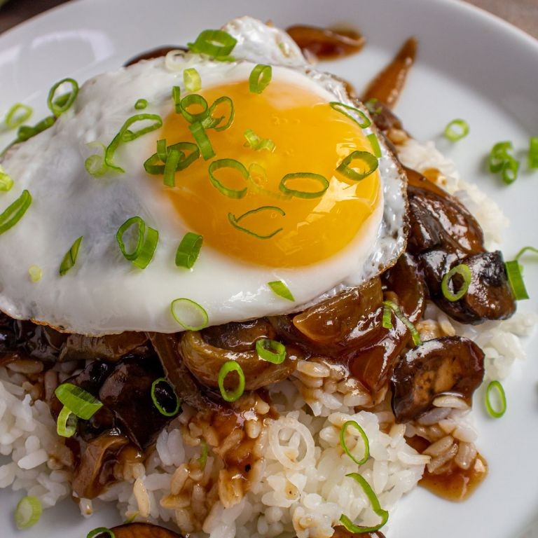 Sriracha Beef Loco Moco