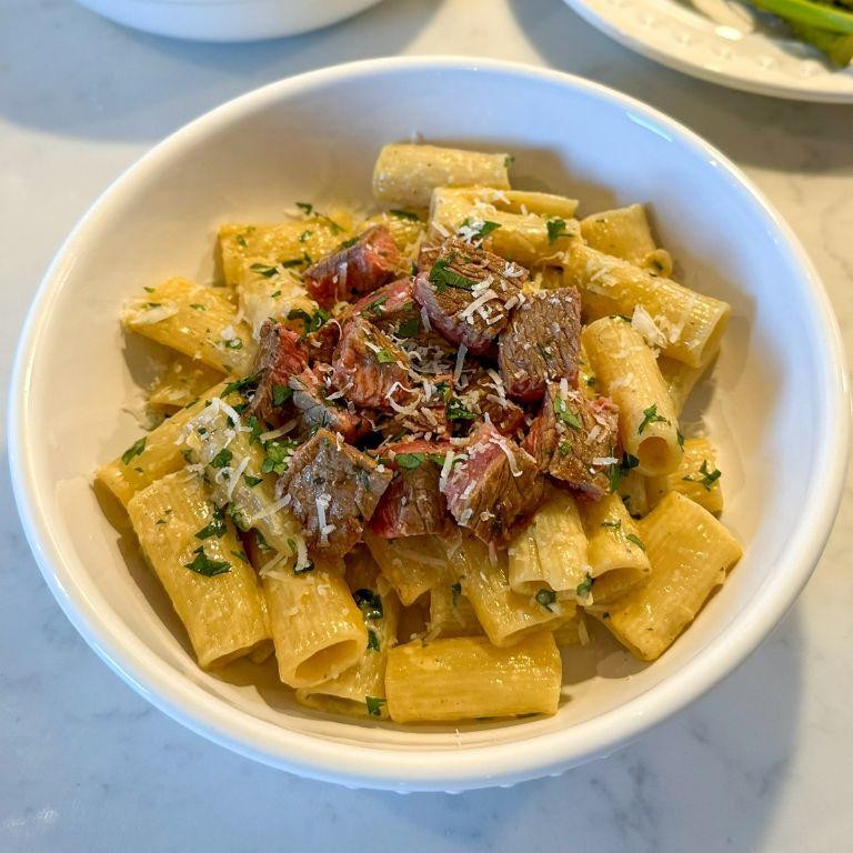 Steak Cube Pasta with Garlic Cream Sauce