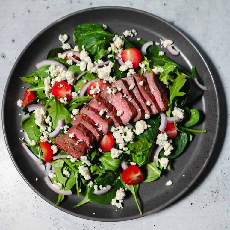 Steak and Spinach Salad with Balsamic Dressing