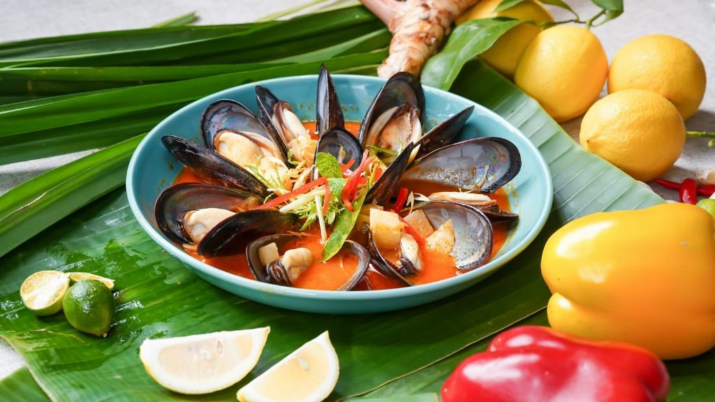 Steamed Mussels in Banana Leaf