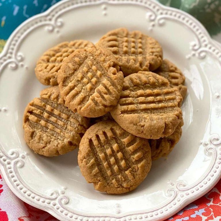 Stevia-sweetened almond butter cookies