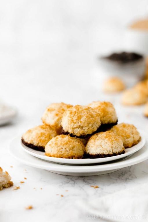 Stevia-sweetened coconut macaroons