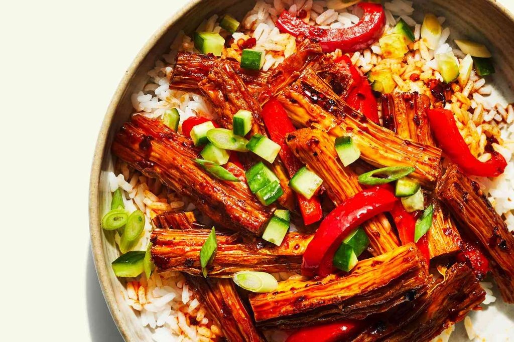 Stir-Fried Tofu Skin with Garlic and Chili