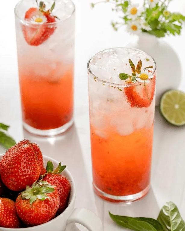Strawberry Basil Gin Smash
