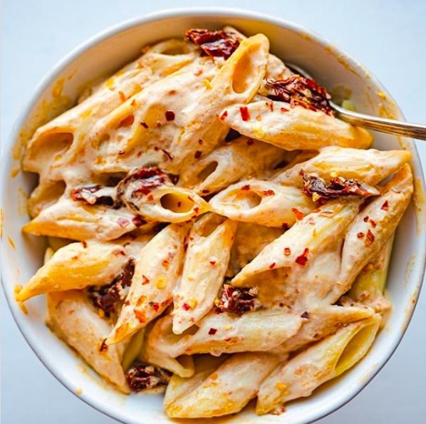 Sun-Dried Tomato Chicken Hummus Pasta