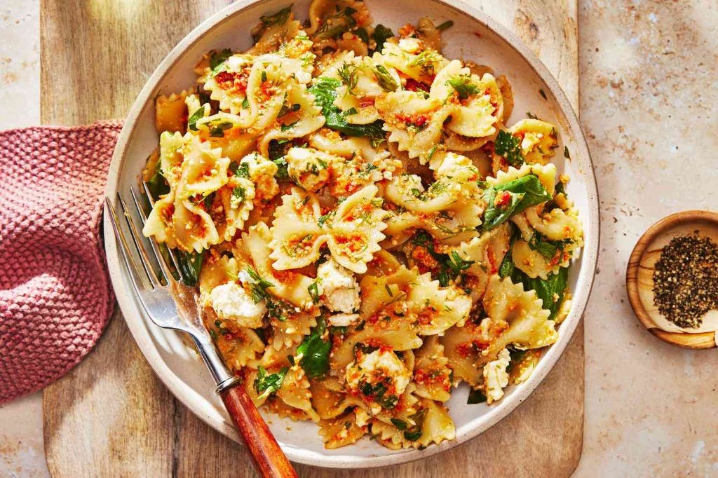 Sun-Dried Tomato and Basil Pasta Salad