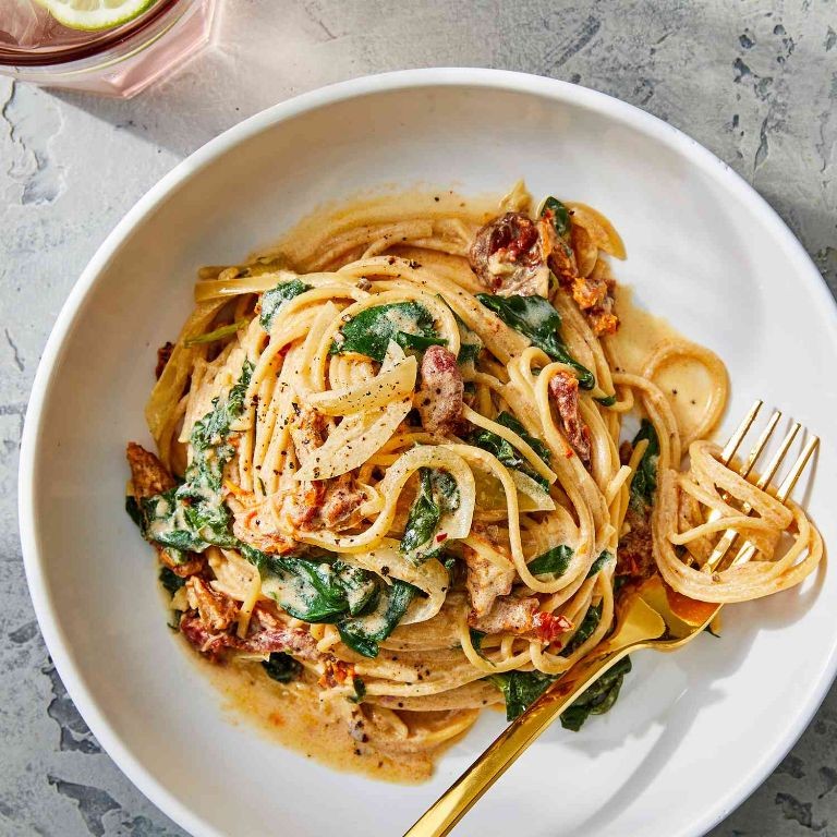 Sun-Dried Tomato and Spinach Pasta
