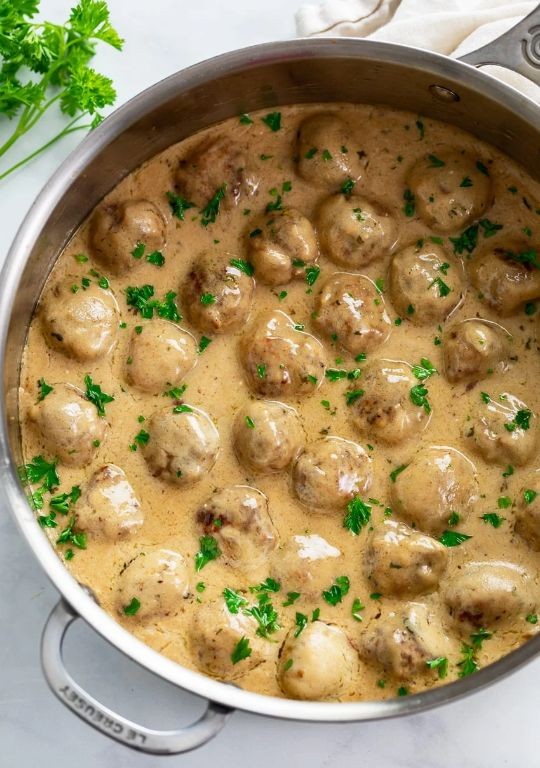 Swedish Meatballs with Creamy Gravy