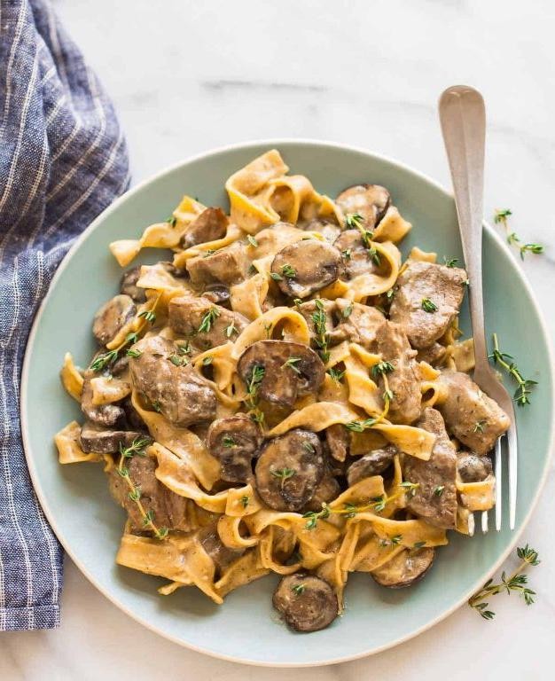 Tender Slow Cooker Steak Stroganoff