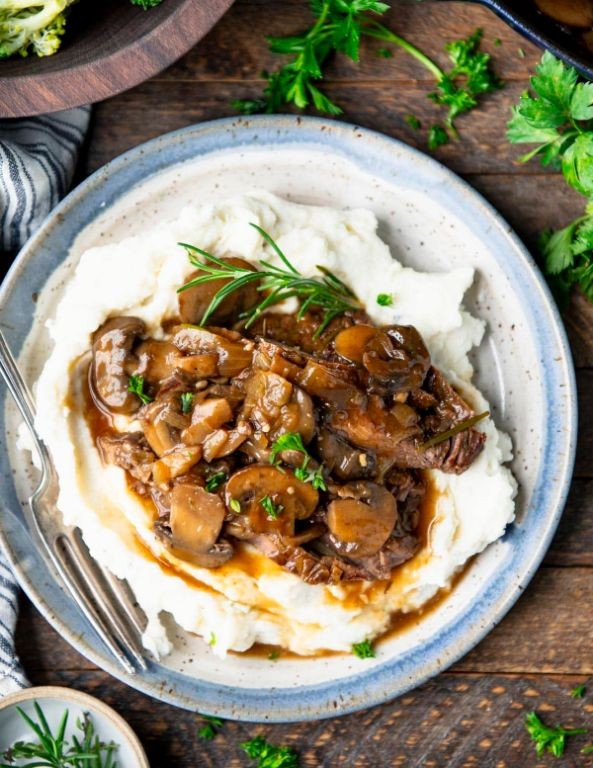 Tenderized Round Steak with Roasted Garlic Mashed Potatoes