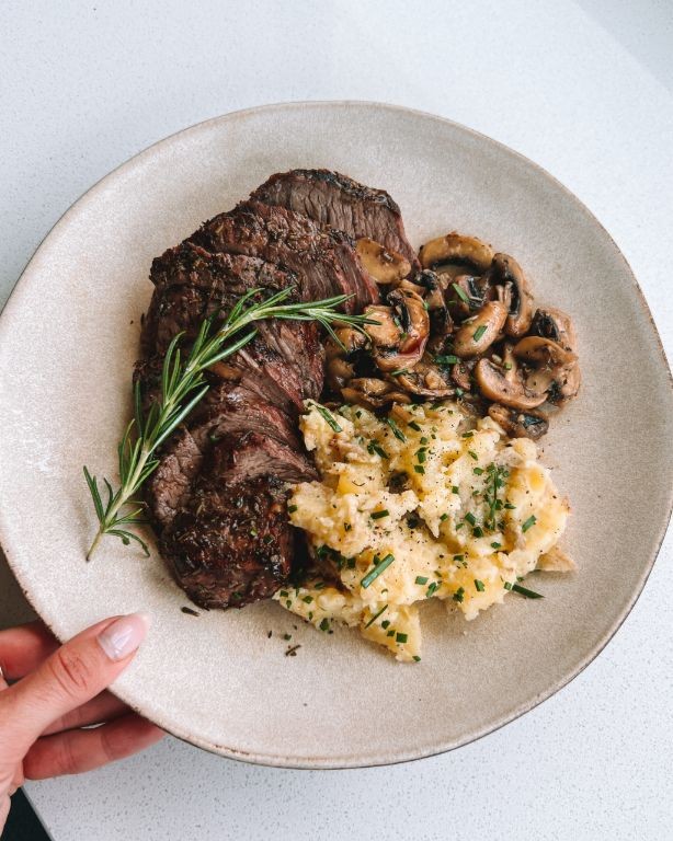 Thin Sirloin Steak with Garlic Mashed Potatoes