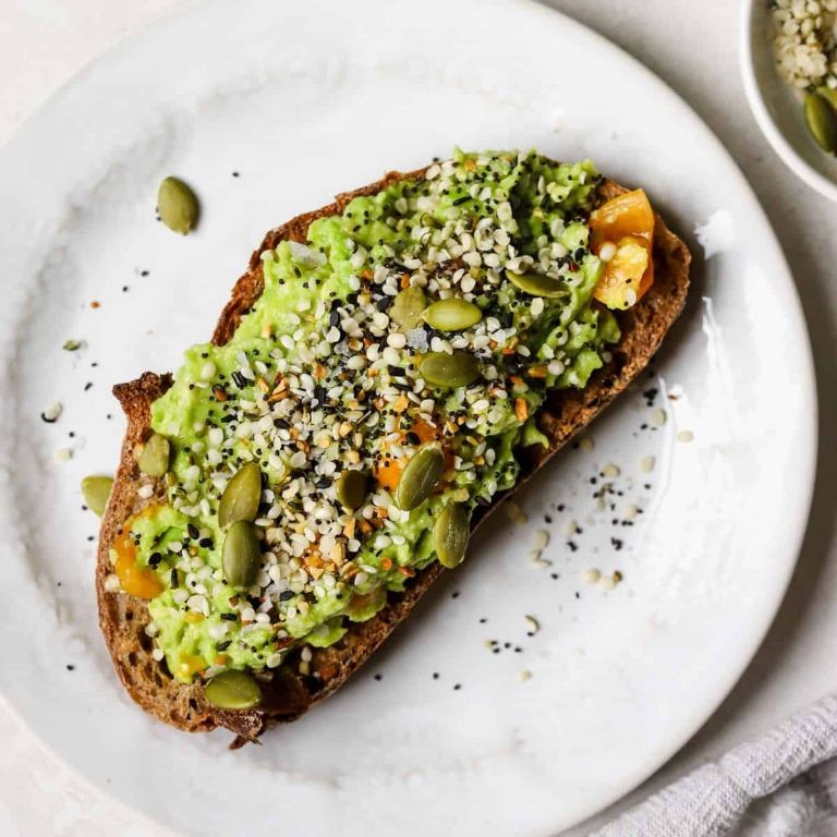 Toast with avocado and spices