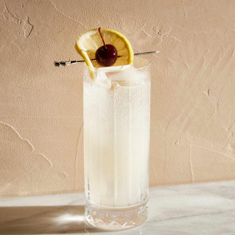 Tom Collins with Gin and Sparkling Water