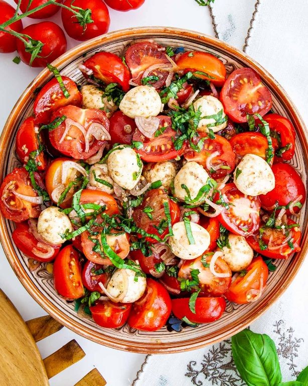 Tomato and Basil Breakfast Salad