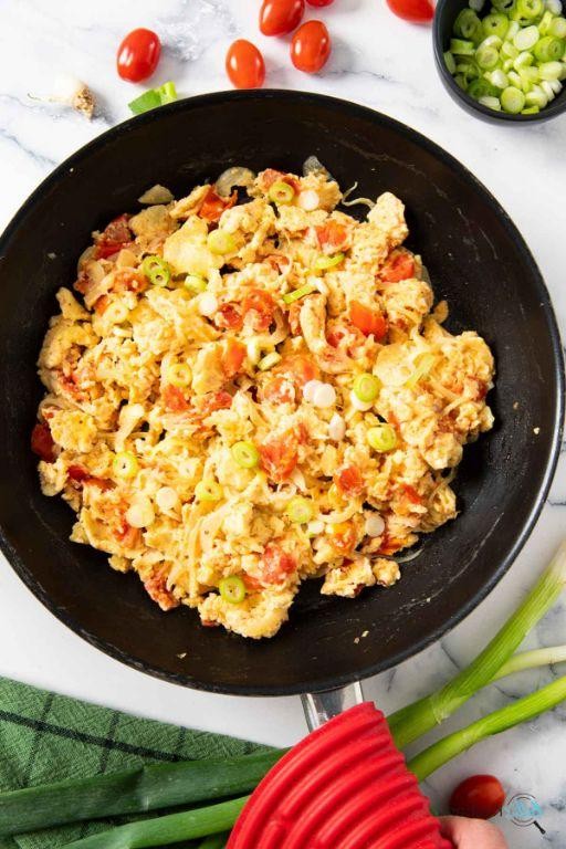 Tomato and Egg Breakfast Scramble