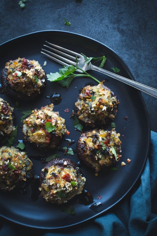 Vegan Spinach and Artichoke Stuffed Mushrooms