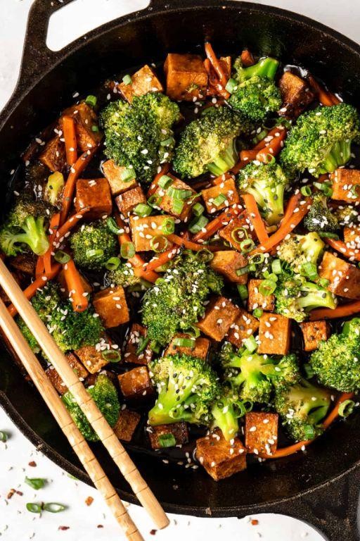 Vegetable stir-fry with tofu
