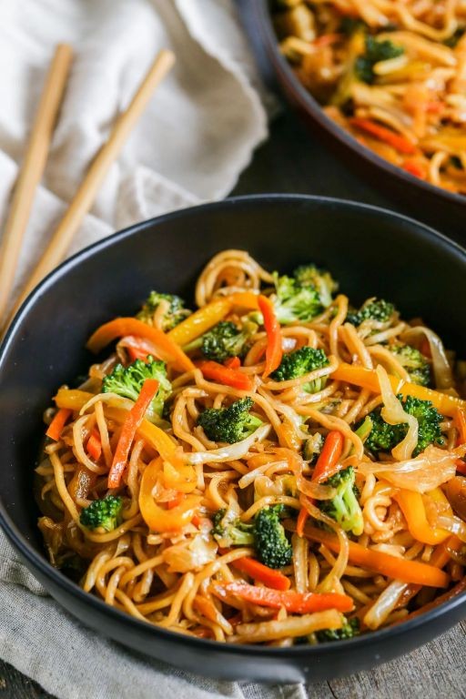 Vegetarian Yakisoba with Cabbage and Bean Sprouts