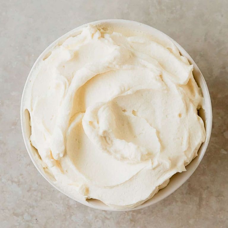Whipped Vanilla Mascarpone Frosting