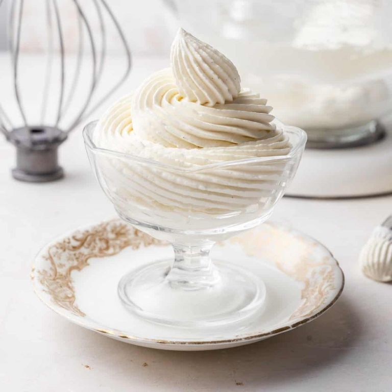 Whisked Chantilly Cream for Dessert Toppings