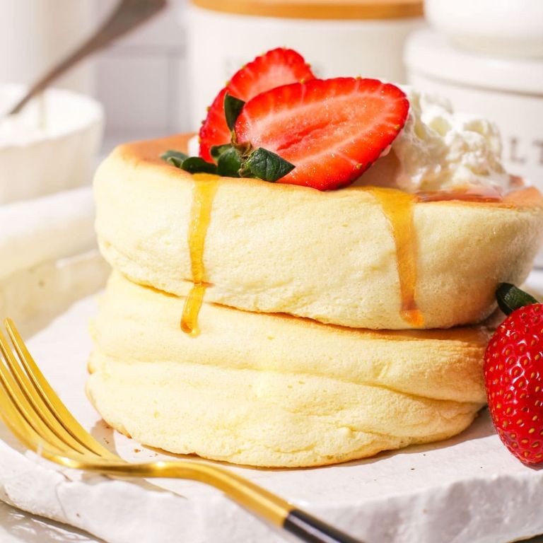 Whisked Japanese Soufflé Pancakes