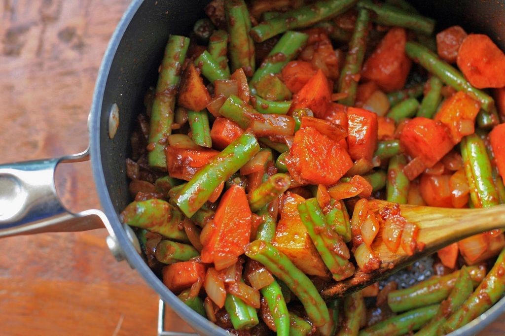 Yetakelt Wet (Mixed Vegetable Stew)