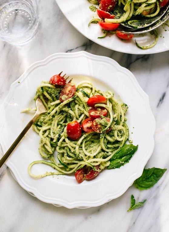 Zucchini noodles with pesto