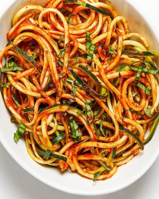 Zucchini noodles with tomato sauce