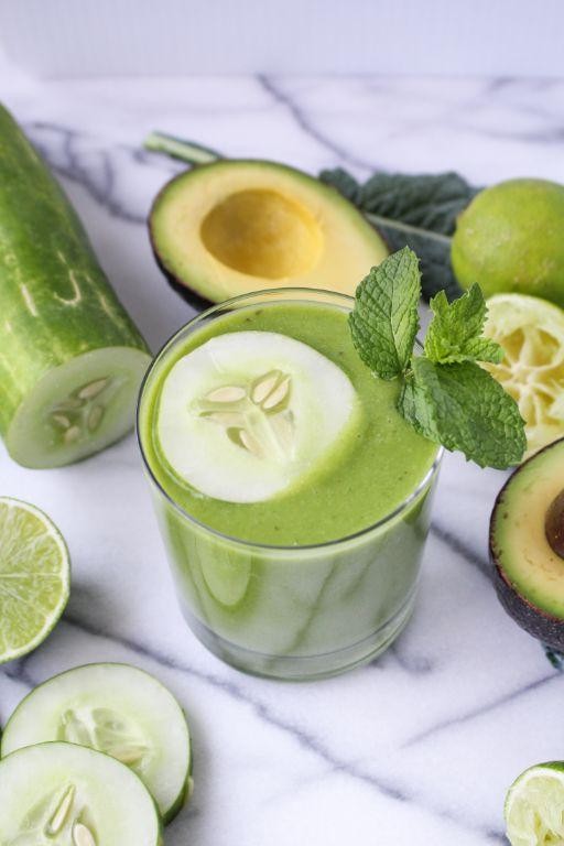 Avocado and Lime Green Smoothie Juice